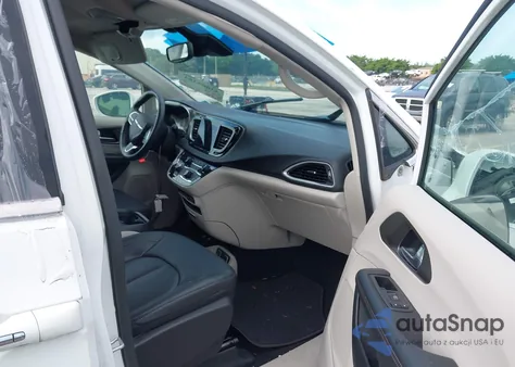 2020 Chrysler Pacifica Touring L z USA, uszkodzony, nr VIN 2C4RC1BG5LR247636